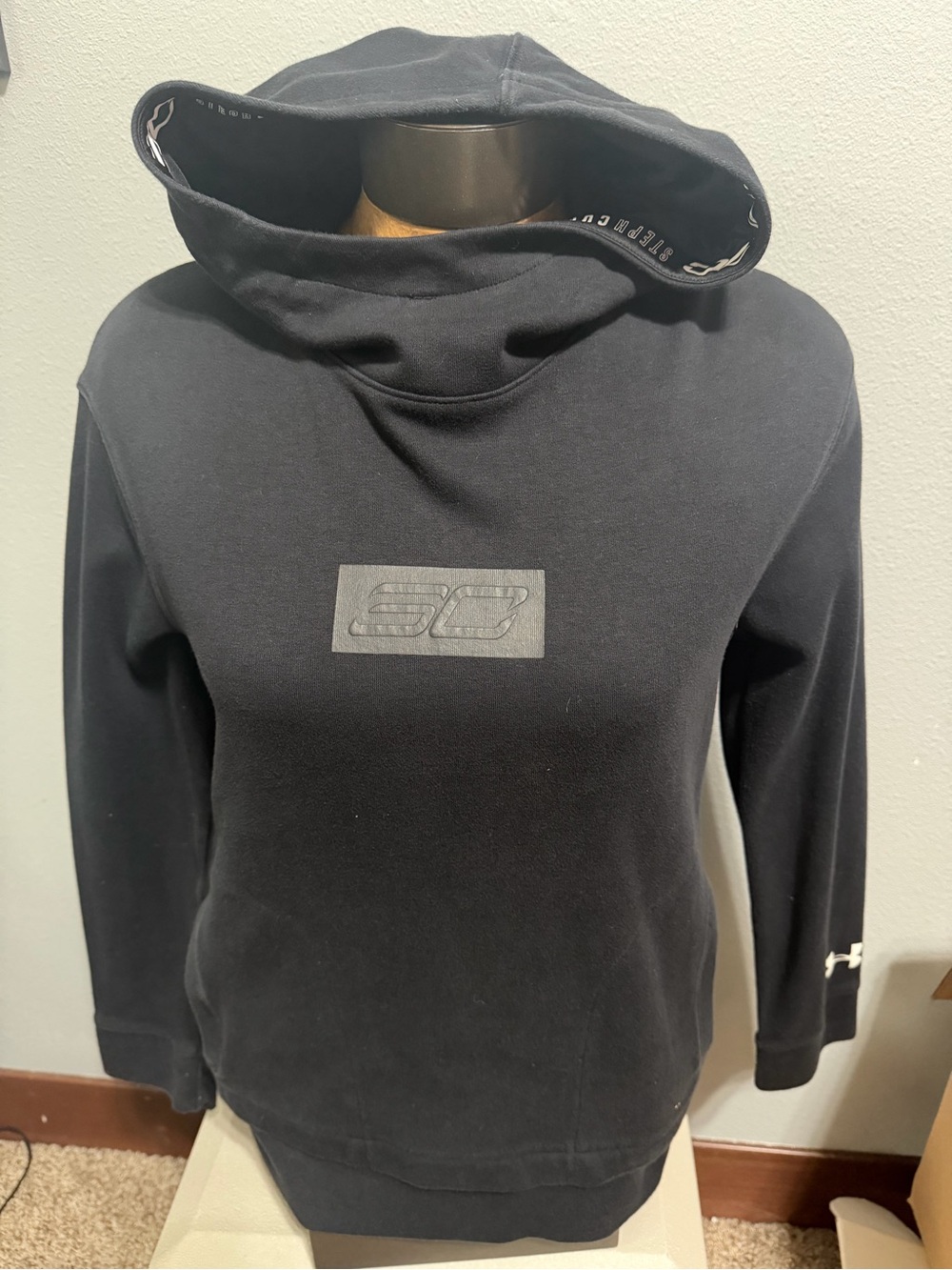 Under Armour Youth Large Black Hooded Pullover Sweatshirt